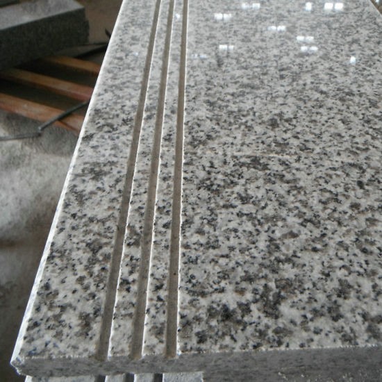 wohO-Light-Grey-Granite-Stairs-and-Risers-with-Anti-Slip-Line.jpg