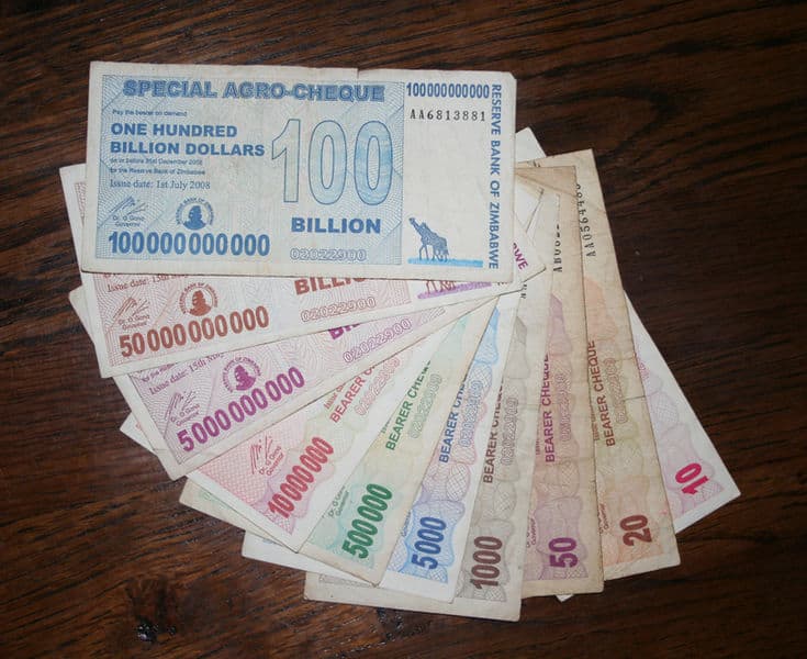 735px-Zimbabwe_Hyperinflation_2008_notes
