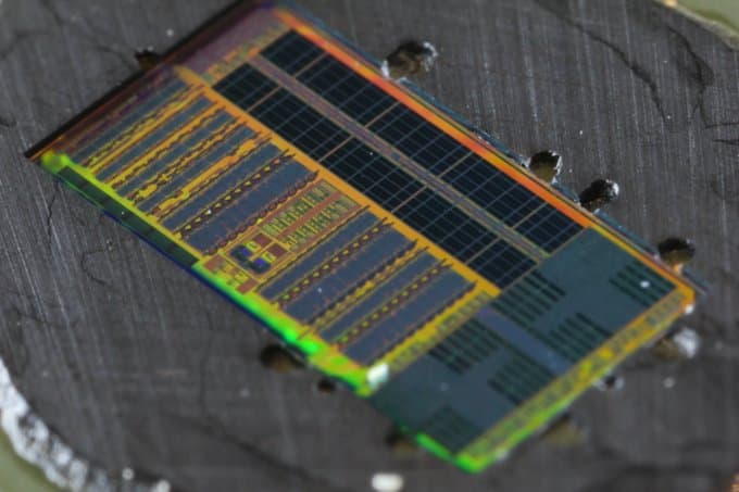 light-enabled-microprocessor-closeup
