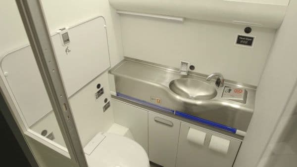 Boeing Lavatory (2)