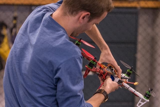 dron-landing-moving-platform-fuzzy-logic