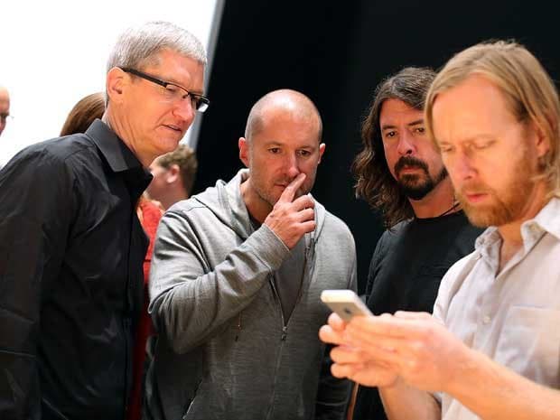 jony-ive-tim-cook