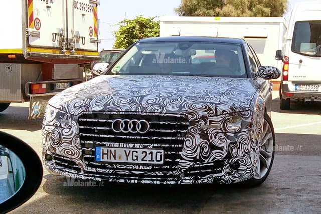 2014-Audi-A8-spied-in-Italy-front