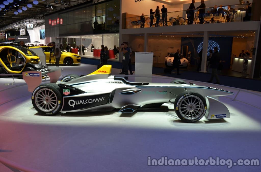 Side-of-the-Spark-Renault-SRT_01E-Formula-E-racer-1024x677