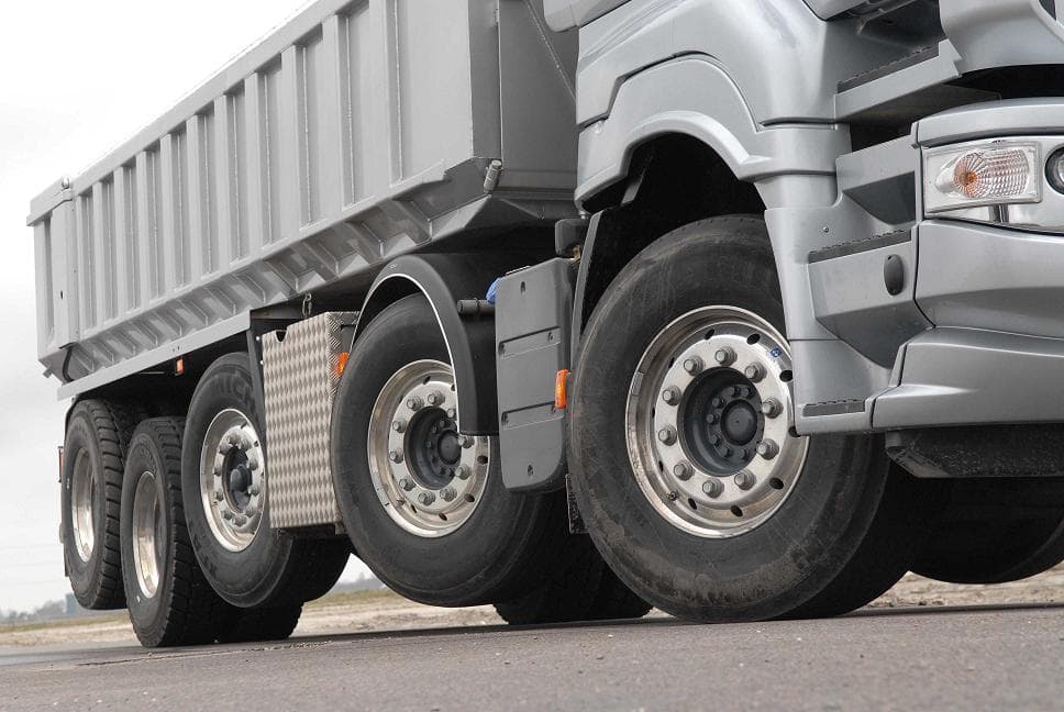Multiaxle trucks