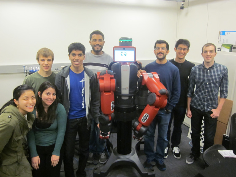 Meet_Baxter!_A_Robot_That_Teaches_College_Students_At_University_of_California_01